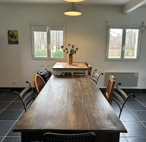 Maison Proche Du ! Holiday home *